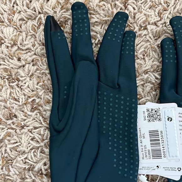 Lululemon Women's Run for It All Gloves
Tech NWT Size M/L - Picture 5 of 12